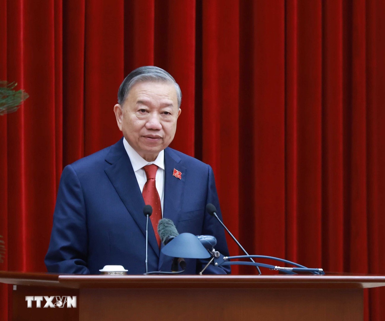 14th Party Central Committee unanimously elects comrade To Lam as General Secretary